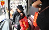Những chuyến xe nghĩa tình đưa người bệnh về quê ăn Tết